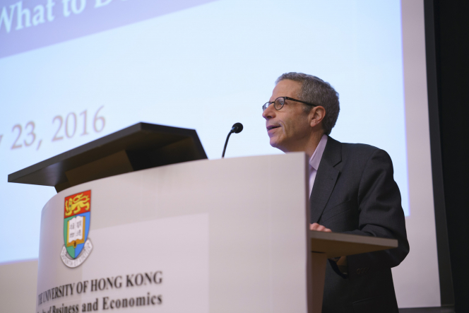 艾力克‧馬斯金教授（Professor Eric Maskin）在香港大學王賡武講堂以「金融危機：起因與應對方法」為題進行演講。